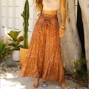 Tie front pleated wide legged pants never worn